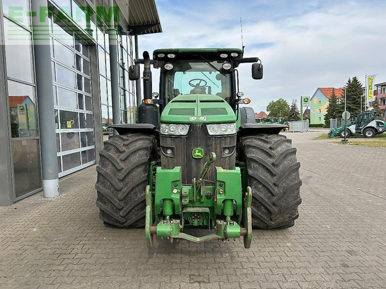 John Deere 8335r - Трактор: снимка 3 John Deere 8335r - Трактор: снимка 3