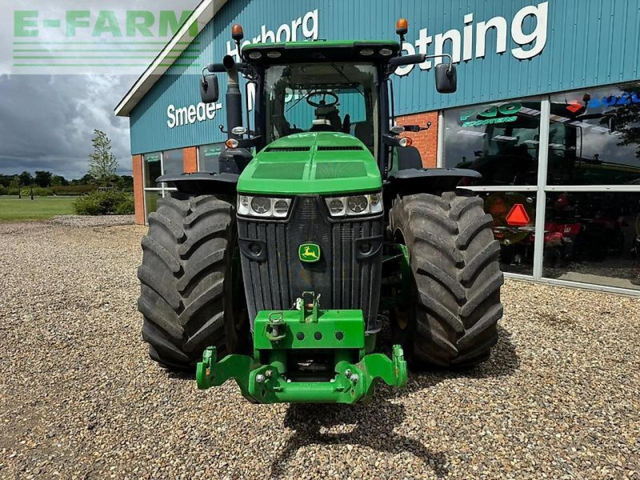 Трактор John Deere 8370r: снимка 11