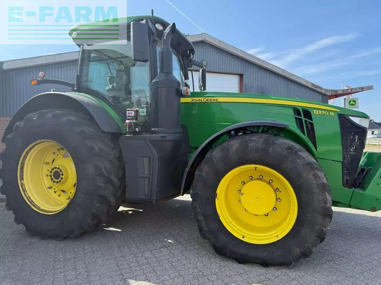 Трактор John Deere 8370r: снимка 7