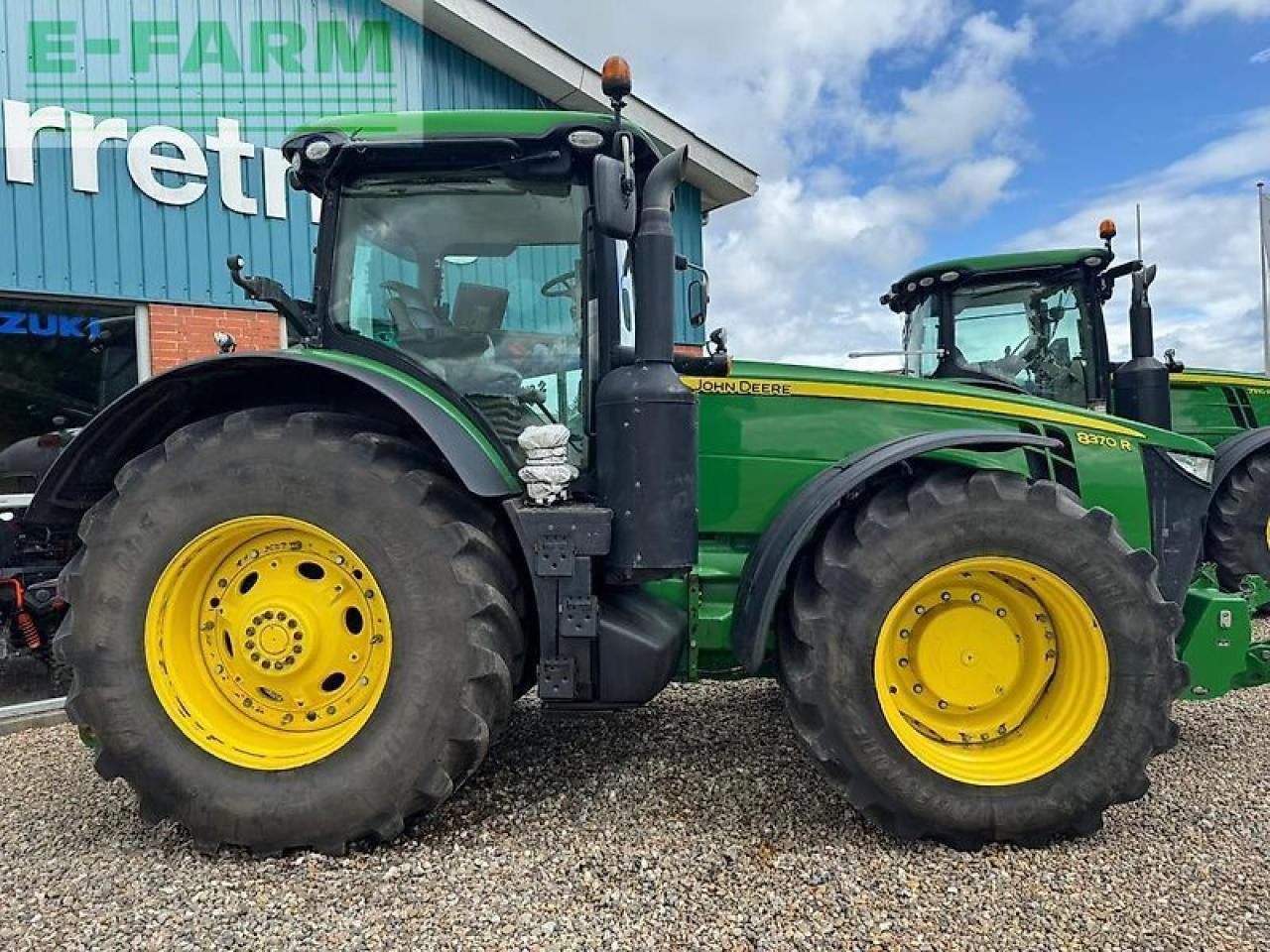 Трактор John Deere 8370r: снимка 9
