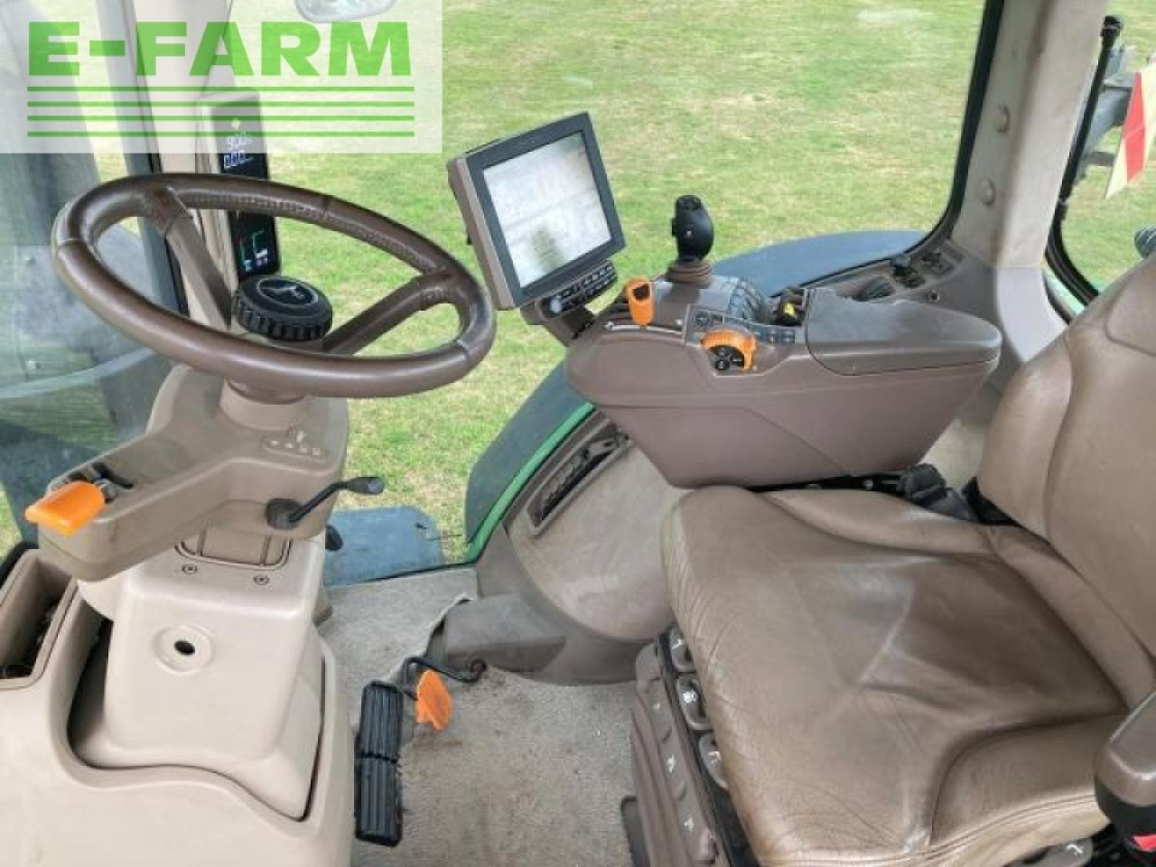 Трактор John Deere 8370r: снимка 10