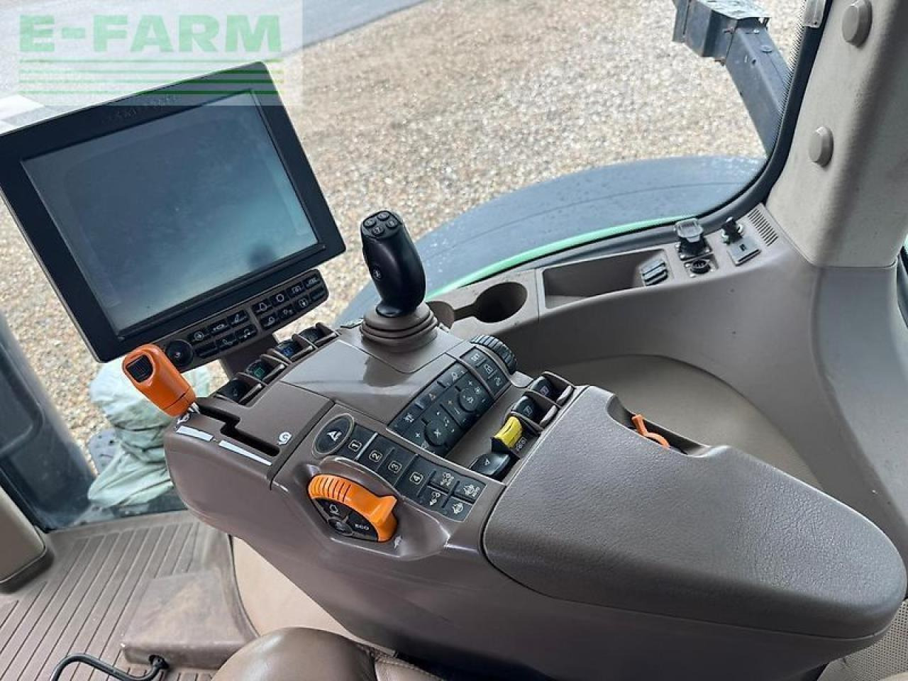 Трактор John Deere 8370r: снимка 15