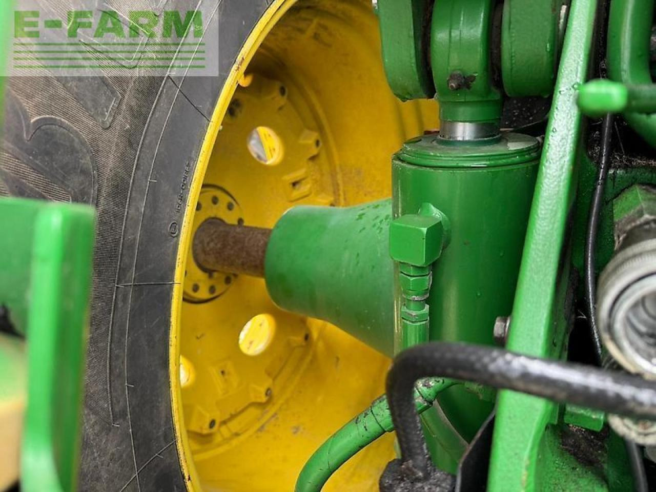 Трактор John Deere 8370r: снимка 6