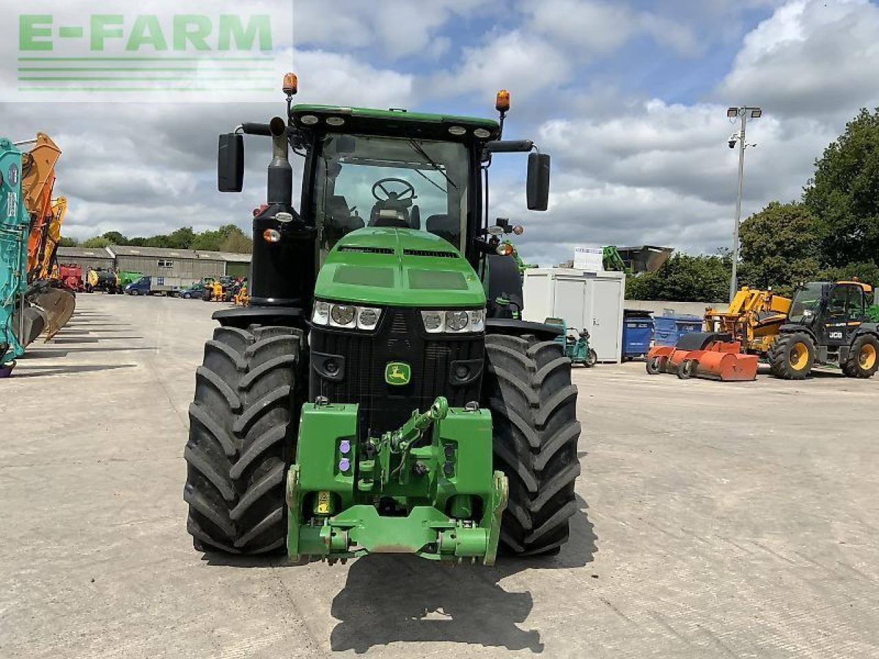 John Deere 8370r ultimate edition tractor (st23424) - Трактор: снимка 3 John Deere 8370r ultimate edition tractor (st23424) - Трактор: снимка 3