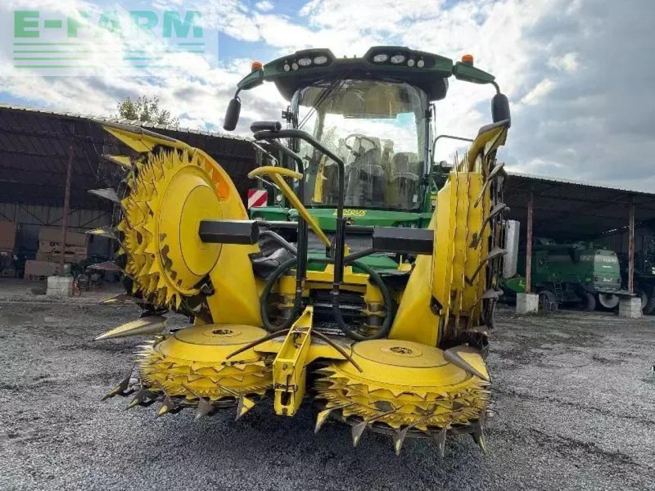 John Deere 8400 - Силажокомбайн: снимка 2 John Deere 8400 - Силажокомбайн: снимка 2