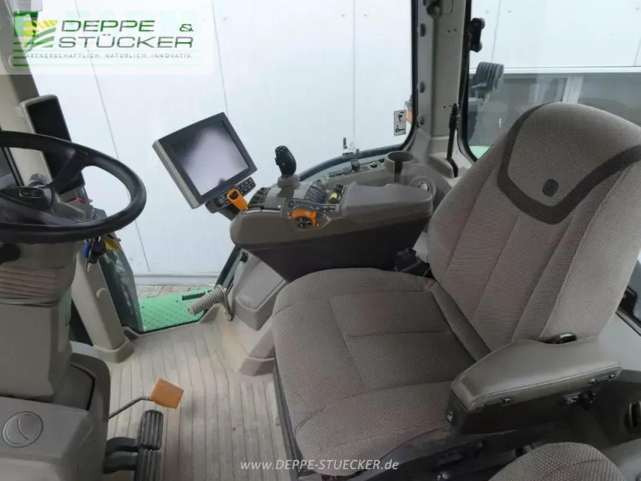 Трактор John Deere 8r 370: снимка 23