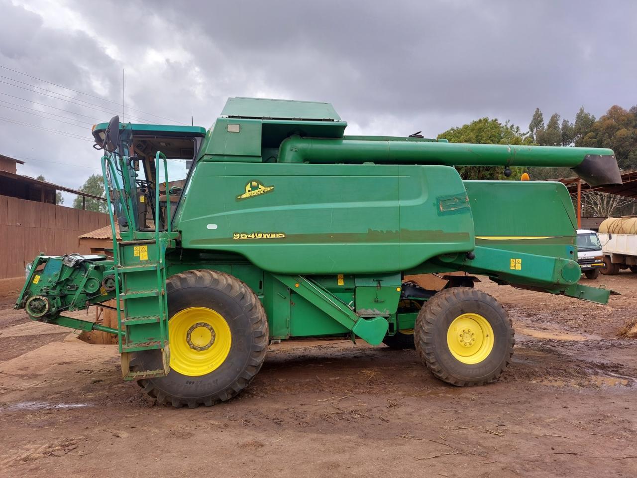 John Deere 9640WTS HillMaster - Зърнокомбайн: снимка 2 John Deere 9640WTS HillMaster - Зърнокомбайн: снимка 2