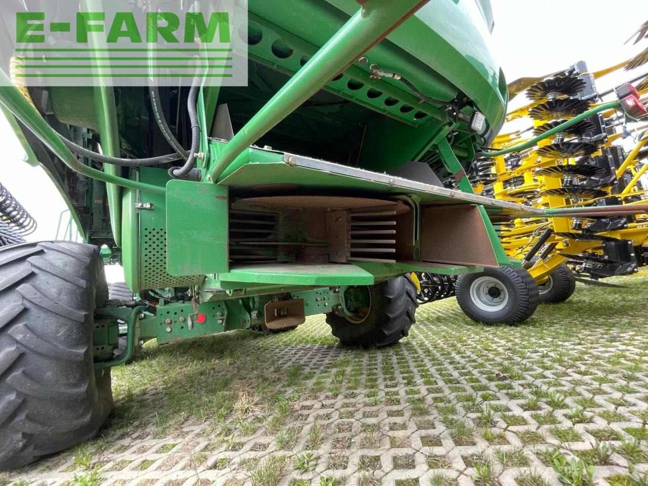 Зърнокомбайн John Deere S690i: снимка 9