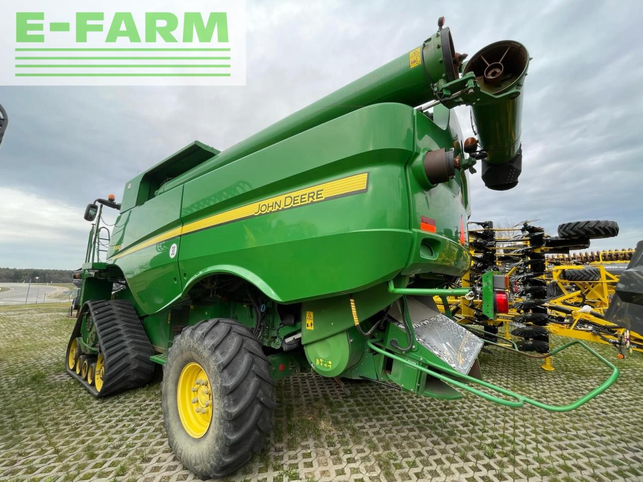 Зърнокомбайн John Deere S690i: снимка 6