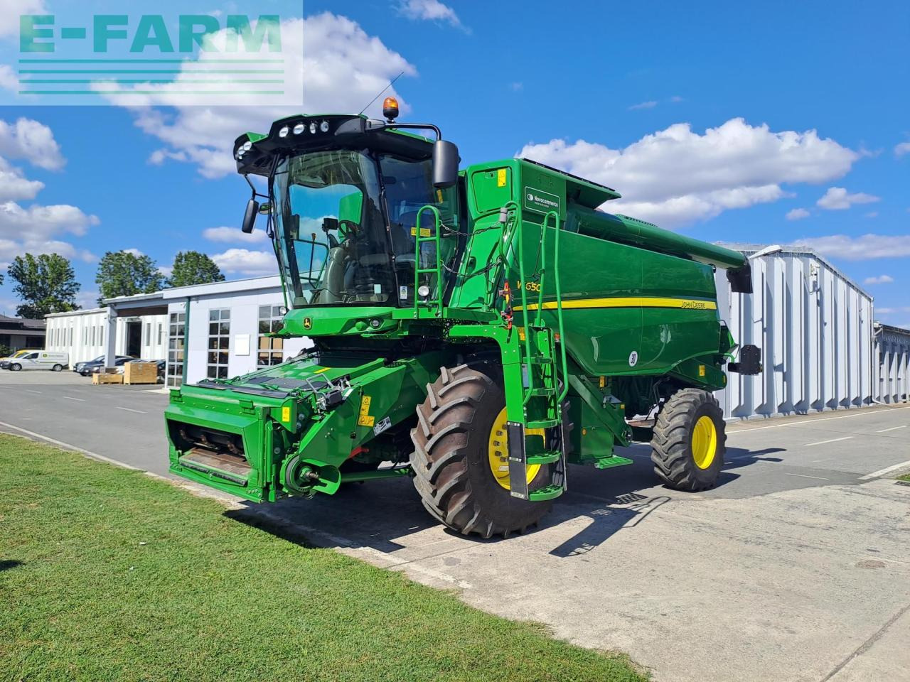 John Deere W650 - Зърнокомбайн: снимка 1 John Deere W650 - Зърнокомбайн: снимка 1