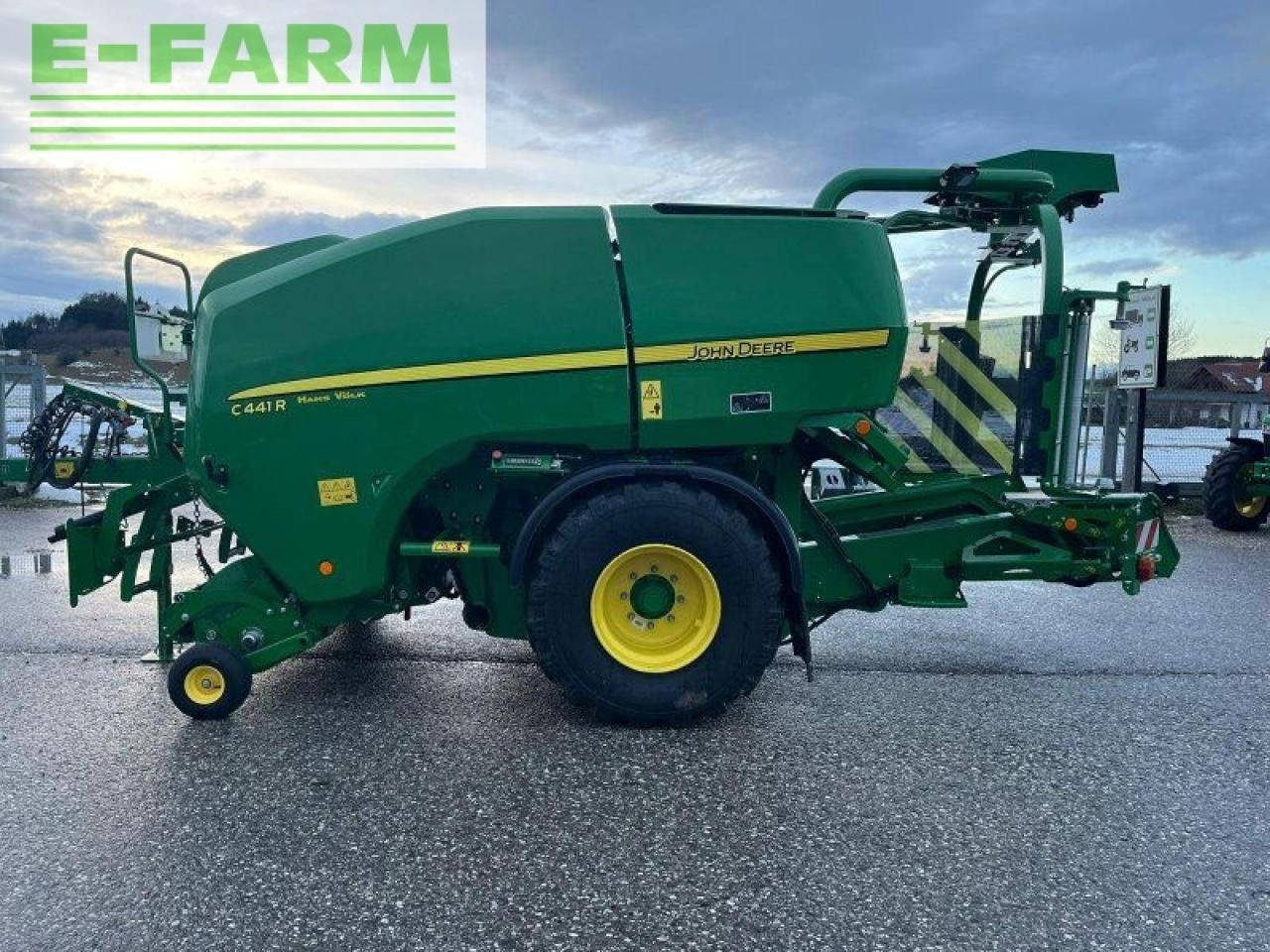 John Deere c441r - Сламопреса за квадратни бали: снимка 2 John Deere c441r - Сламопреса за квадратни бали: снимка 2