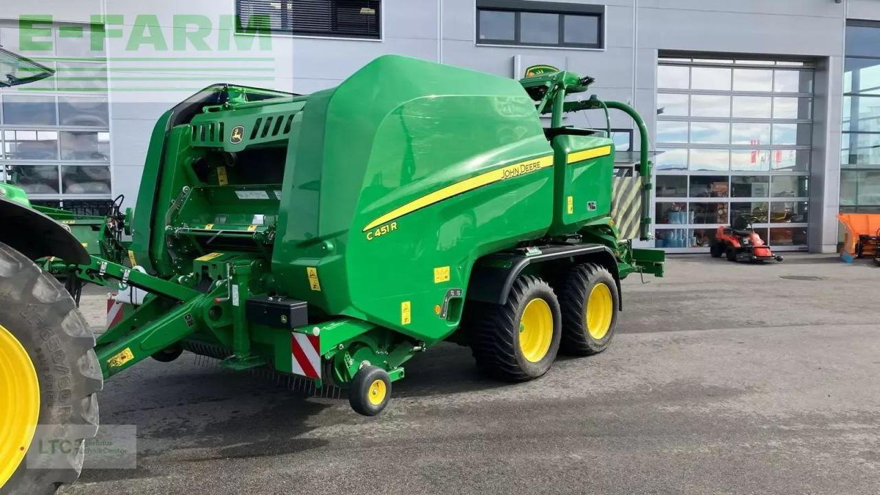 John Deere c451r - Сламопреса за квадратни бали: снимка 1 John Deere c451r - Сламопреса за квадратни бали: снимка 1
