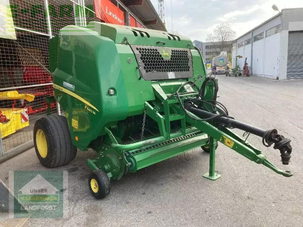 John Deere f440m - Сламопреса за квадратни бали: снимка 3 John Deere f440m - Сламопреса за квадратни бали: снимка 3