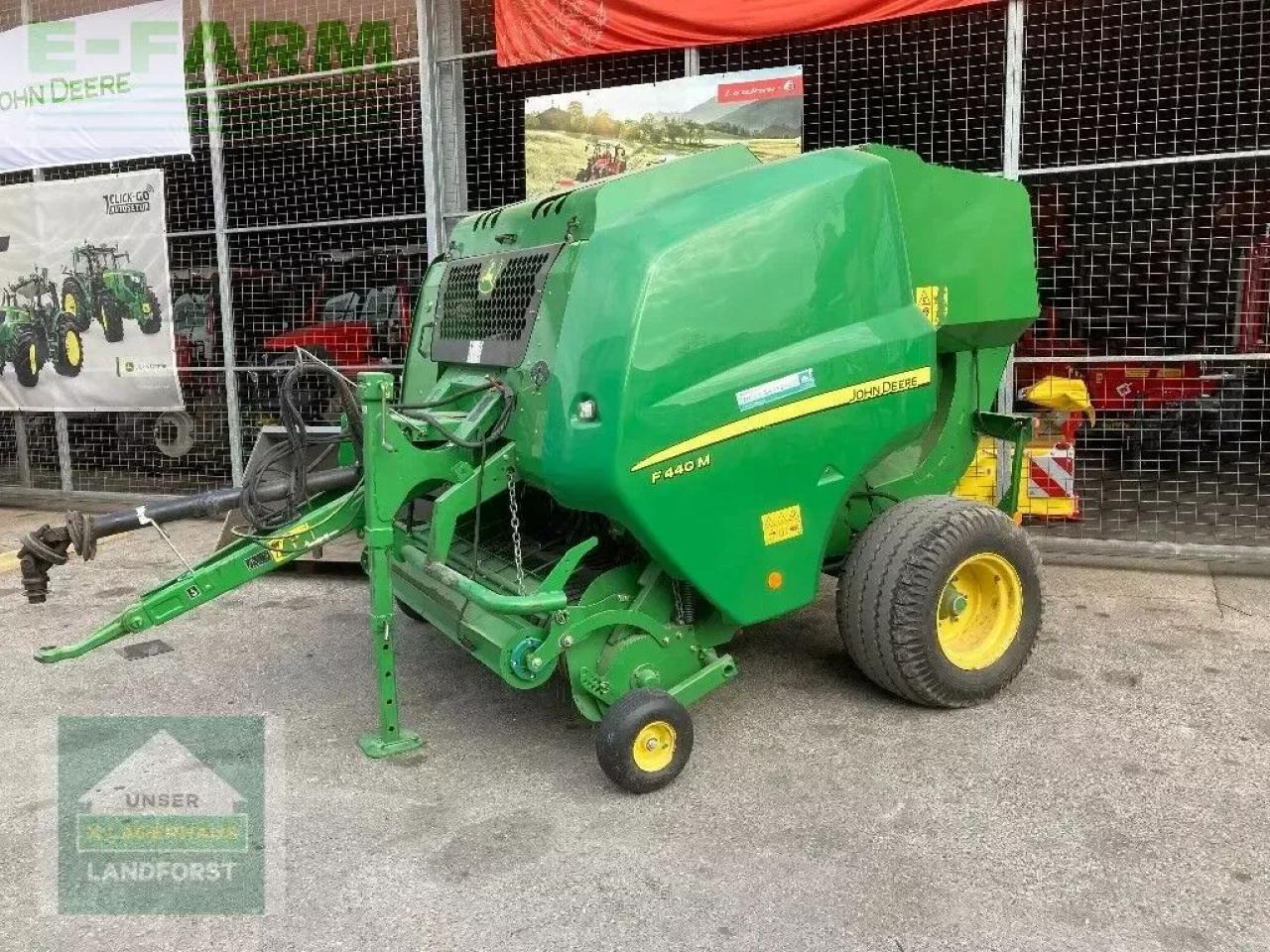 John Deere f440m - Сламопреса за квадратни бали: снимка 1 John Deere f440m - Сламопреса за квадратни бали: снимка 1