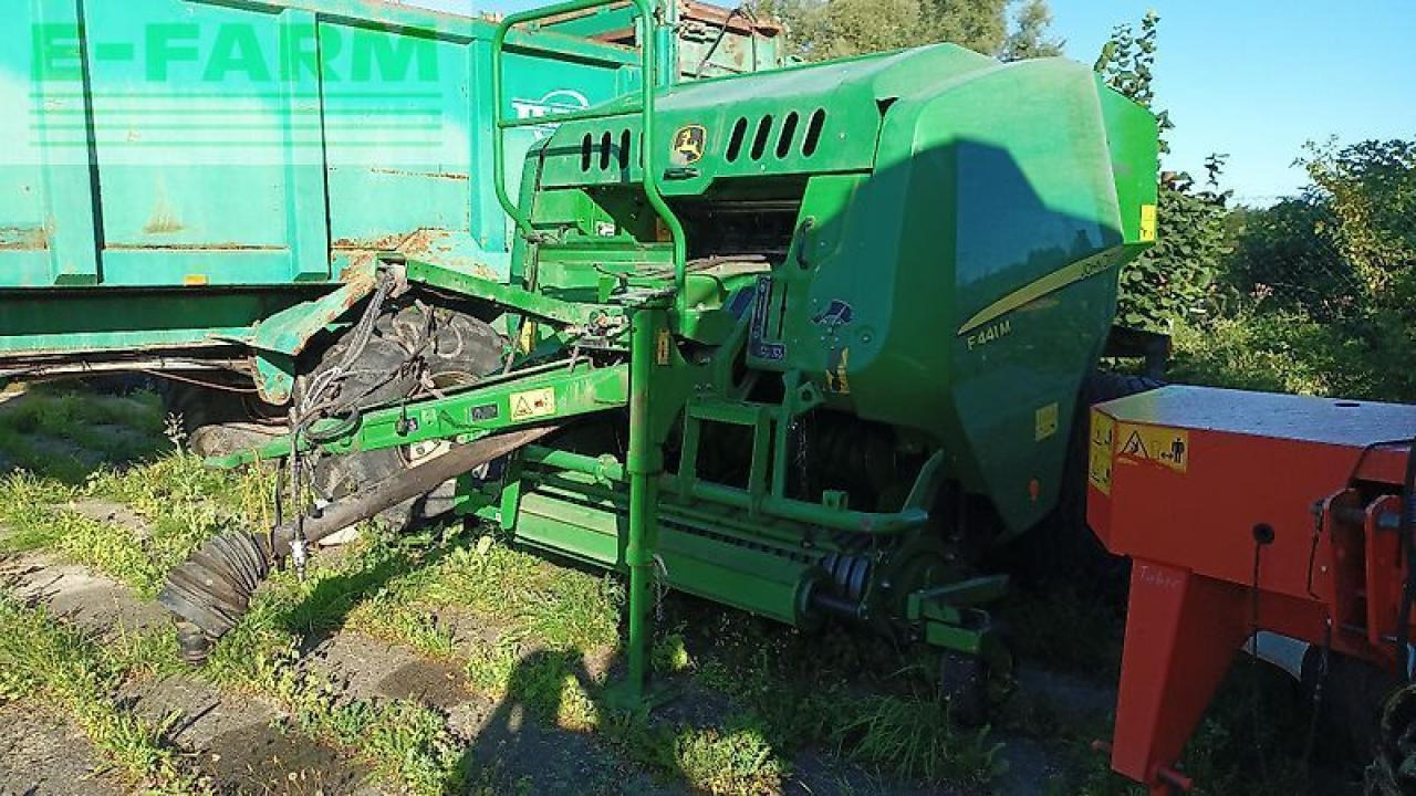 John Deere f441 m - Сламопреса за квадратни бали: снимка 1 John Deere f441 m - Сламопреса за квадратни бали: снимка 1