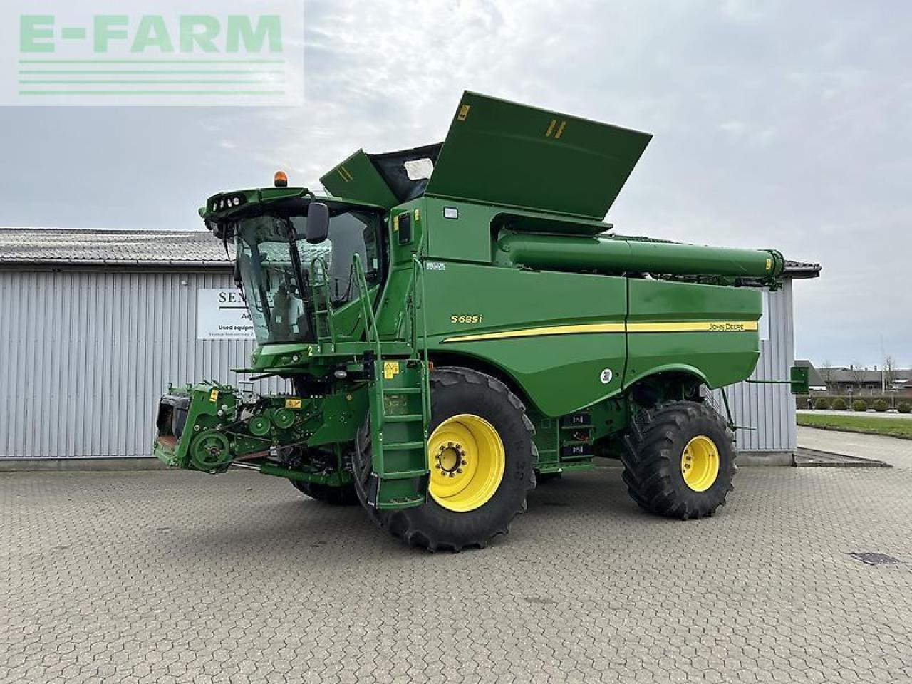 John Deere s685i - Зърнокомбайн: снимка 1 John Deere s685i - Зърнокомбайн: снимка 1