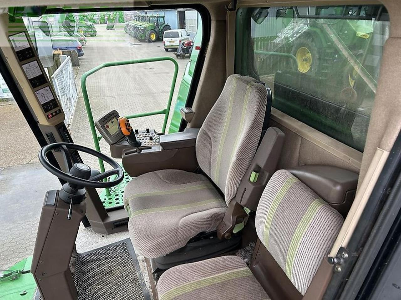 John Deere t670 - Зърнокомбайн: снимка 5 John Deere t670 - Зърнокомбайн: снимка 5