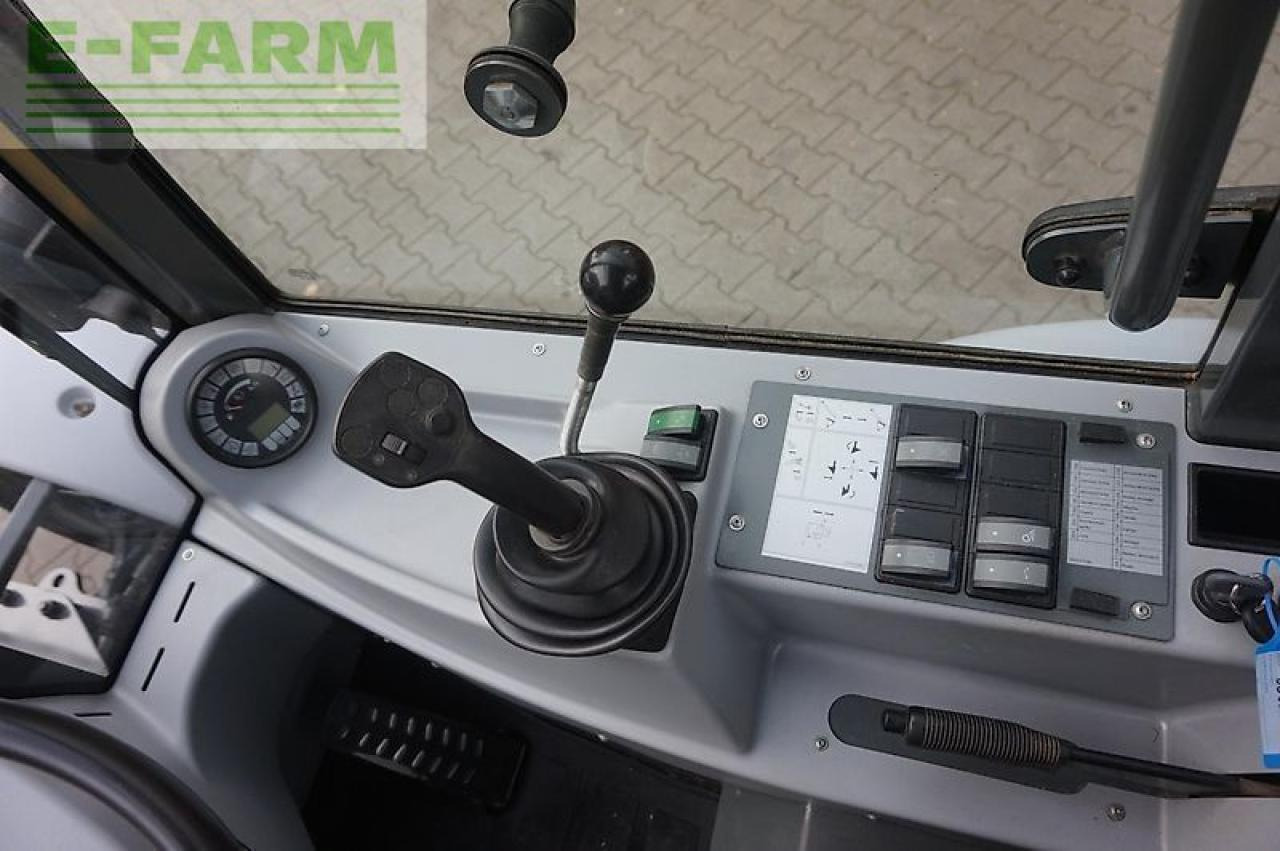 Kramer 750 - Мини багер: снимка 5 Kramer 750 - Мини багер: снимка 5