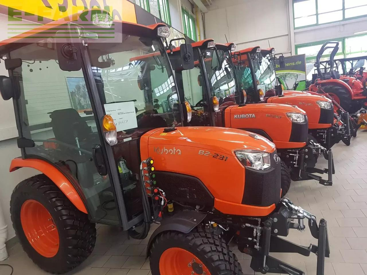 Kubota b2-231h cab ab 0,99% - Трактор: снимка 2 Kubota b2-231h cab ab 0,99% - Трактор: снимка 2