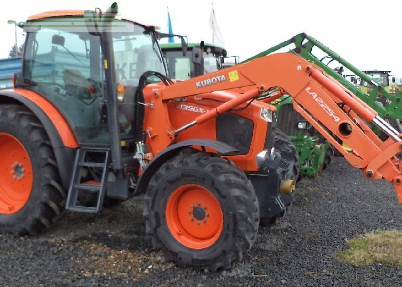 Kubota m135-17 gx 2 - Трактор: снимка 1 Kubota m135-17 gx 2 - Трактор: снимка 1