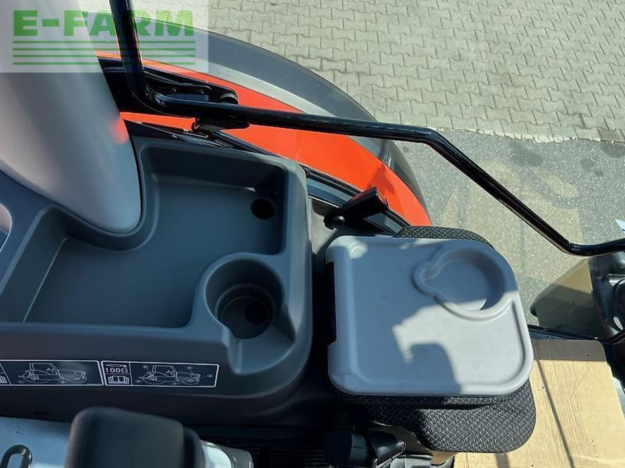 Kubota m6132 - Трактор: снимка 4 Kubota m6132 - Трактор: снимка 4
