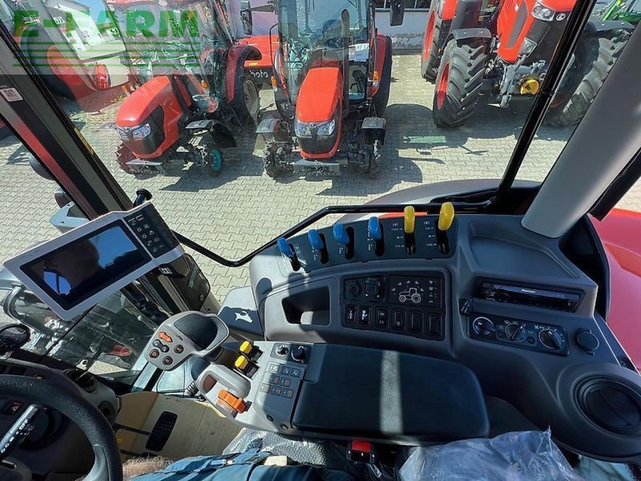 Kubota m6132 - Трактор: снимка 2 Kubota m6132 - Трактор: снимка 2