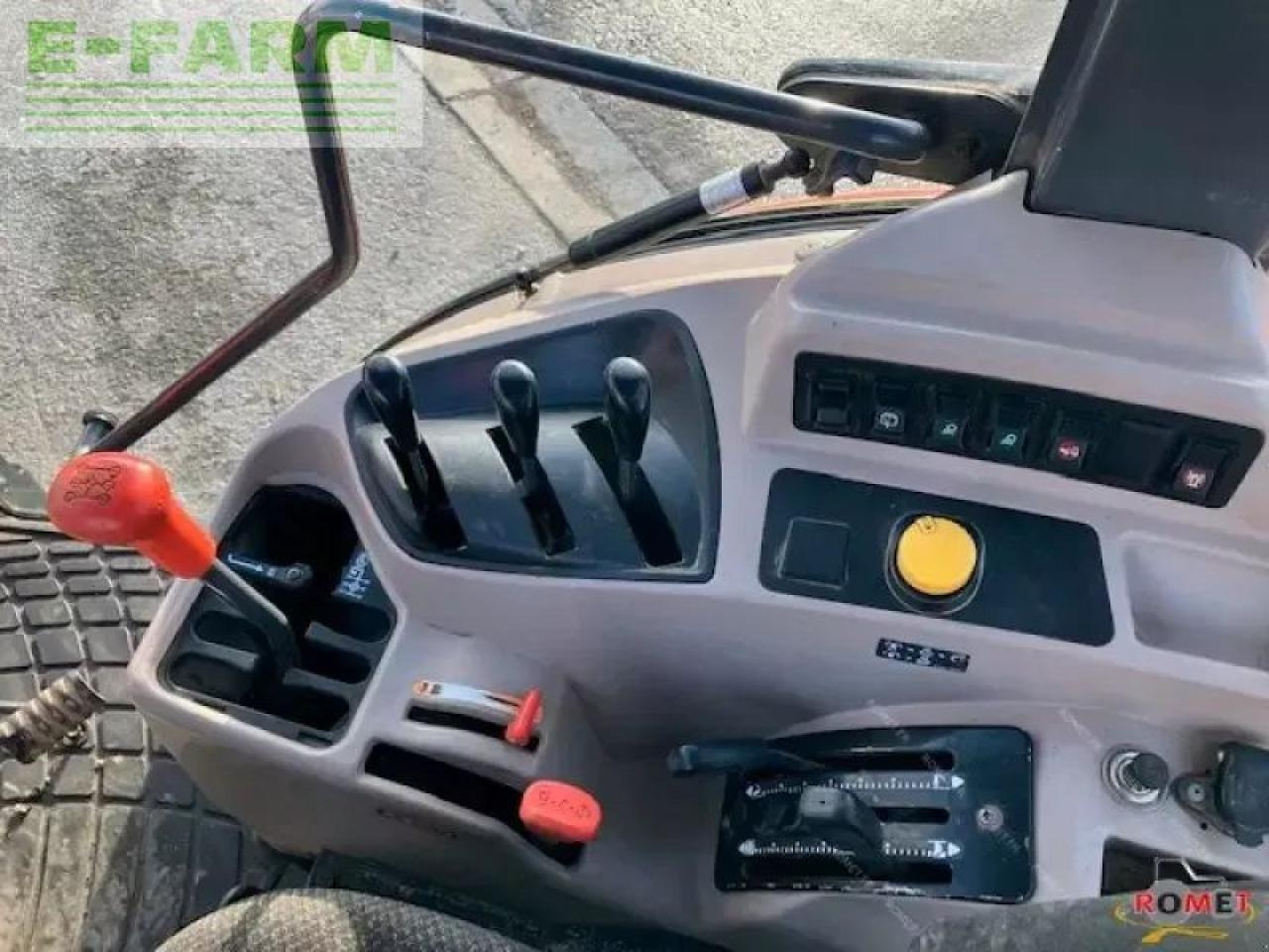 Трактор Kubota m7060: снимка 6
