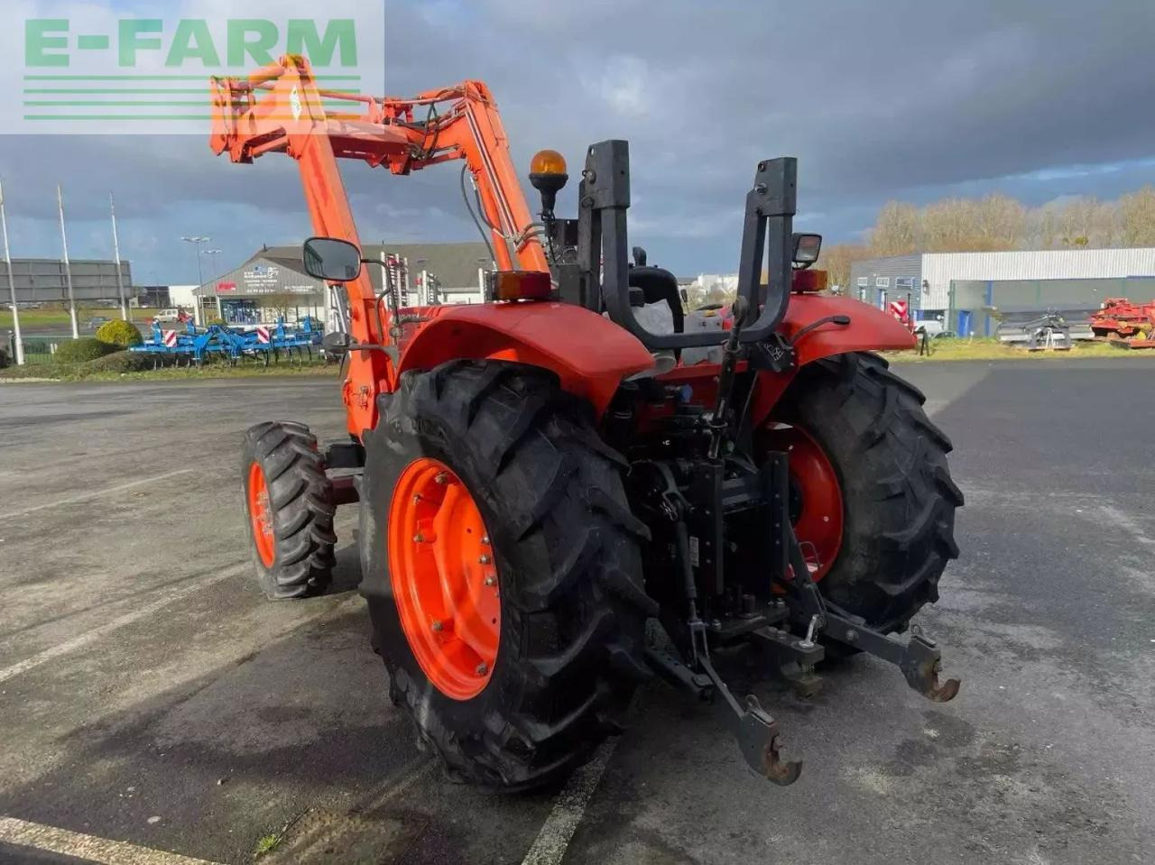 Kubota tracteur agricole m7060dth . kubota - Трактор: снимка 3 Kubota tracteur agricole m7060dth . kubota - Трактор: снимка 3