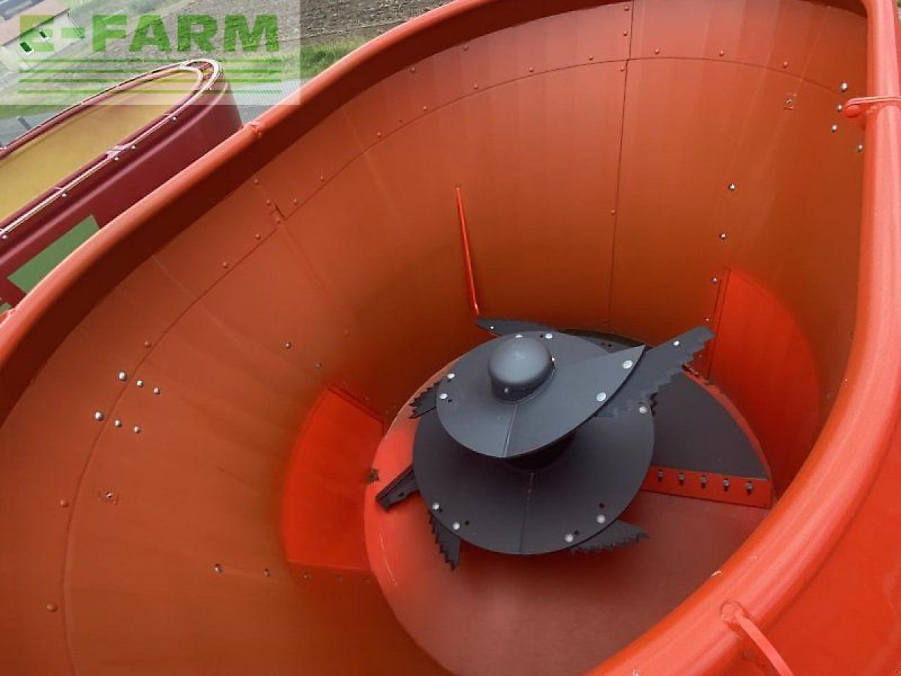 Kuhn 1070 euromix - Техника за животновъдство: снимка 4 Kuhn 1070 euromix - Техника за животновъдство: снимка 4