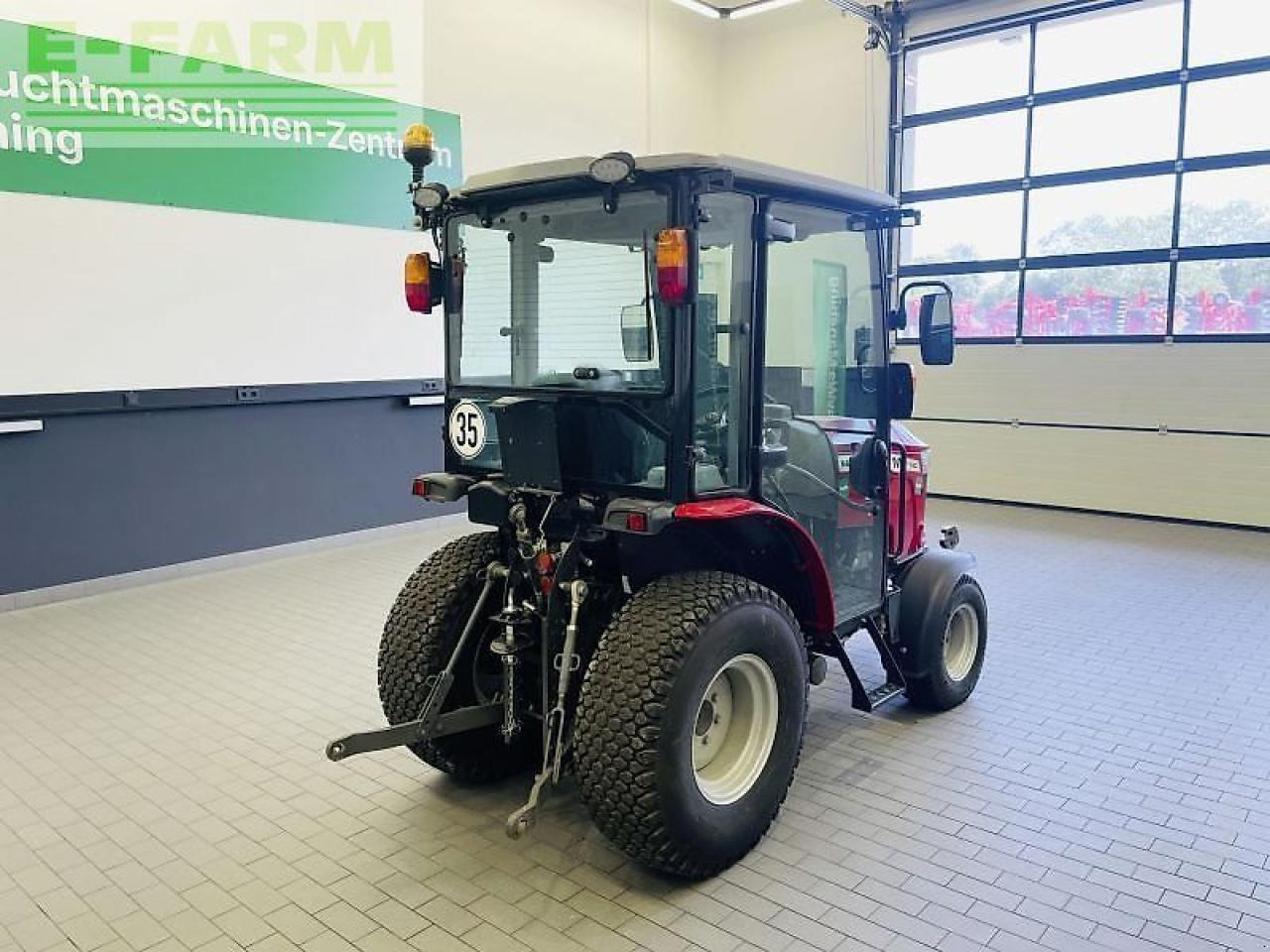 Massey Ferguson 1740m hc inkl. schild/streuer - Трактор: снимка 5 Massey Ferguson 1740m hc inkl. schild/streuer - Трактор: снимка 5