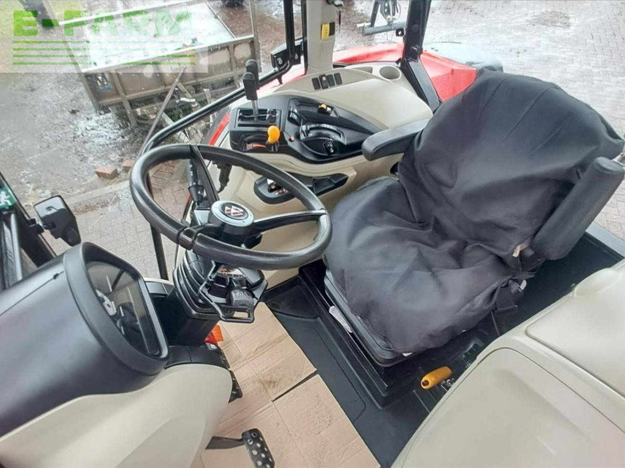 Massey Ferguson 5711 DYNA 4 - Трактор: снимка 2 Massey Ferguson 5711 DYNA 4 - Трактор: снимка 2