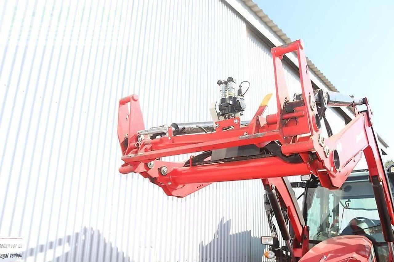 Massey Ferguson 5711 - Трактор: снимка 4 Massey Ferguson 5711 - Трактор: снимка 4