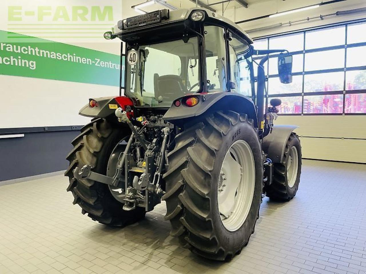 Massey Ferguson 5711 m - Трактор: снимка 5 Massey Ferguson 5711 m - Трактор: снимка 5