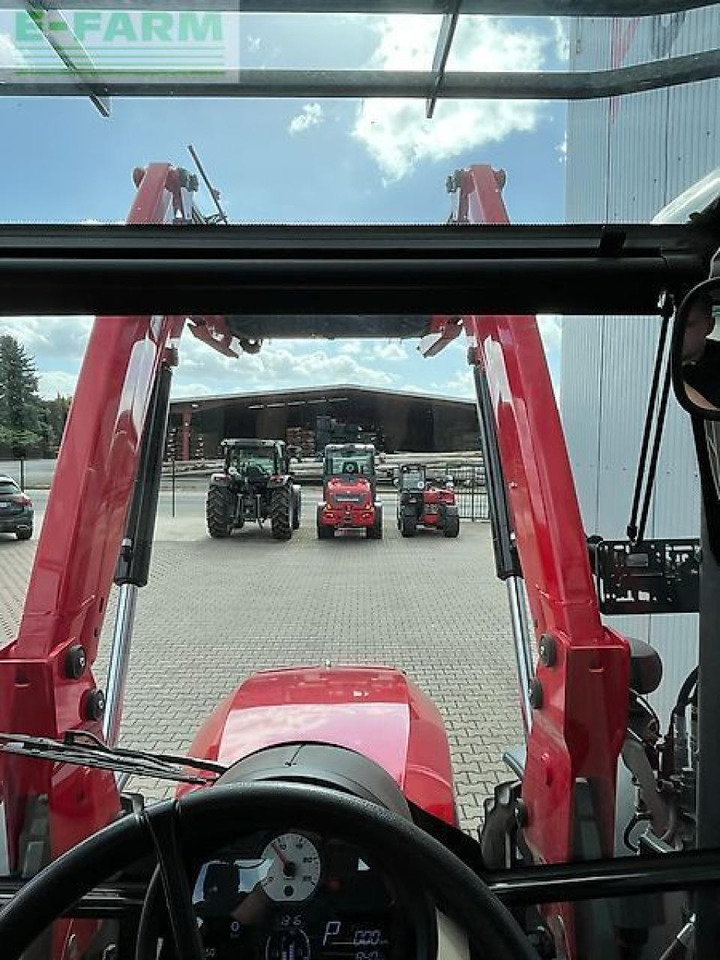 Massey Ferguson 5711m - Трактор: снимка 5 Massey Ferguson 5711m - Трактор: снимка 5