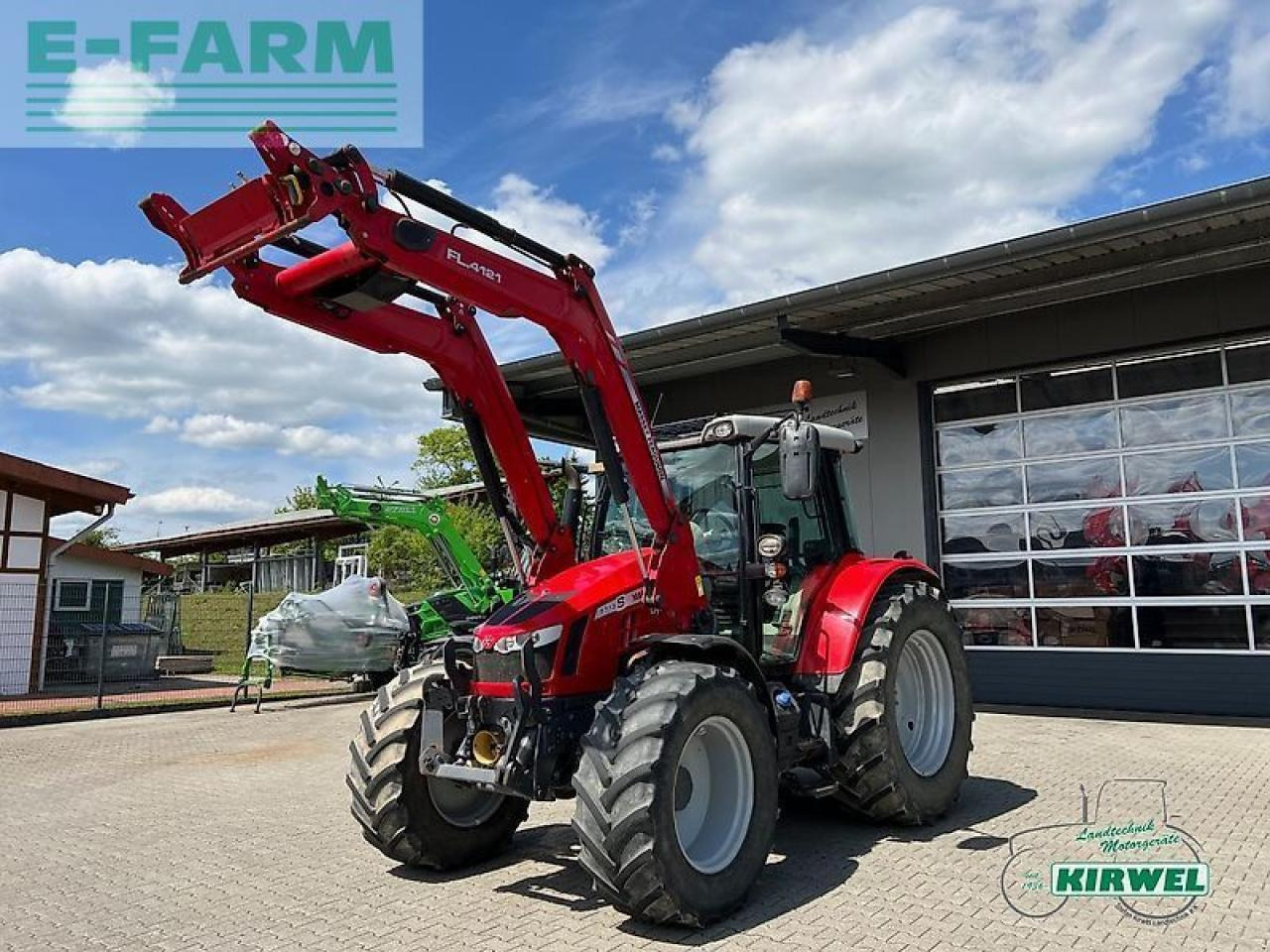 Massey Ferguson 5713 s dyna6 - Трактор: снимка 3 Massey Ferguson 5713 s dyna6 - Трактор: снимка 3