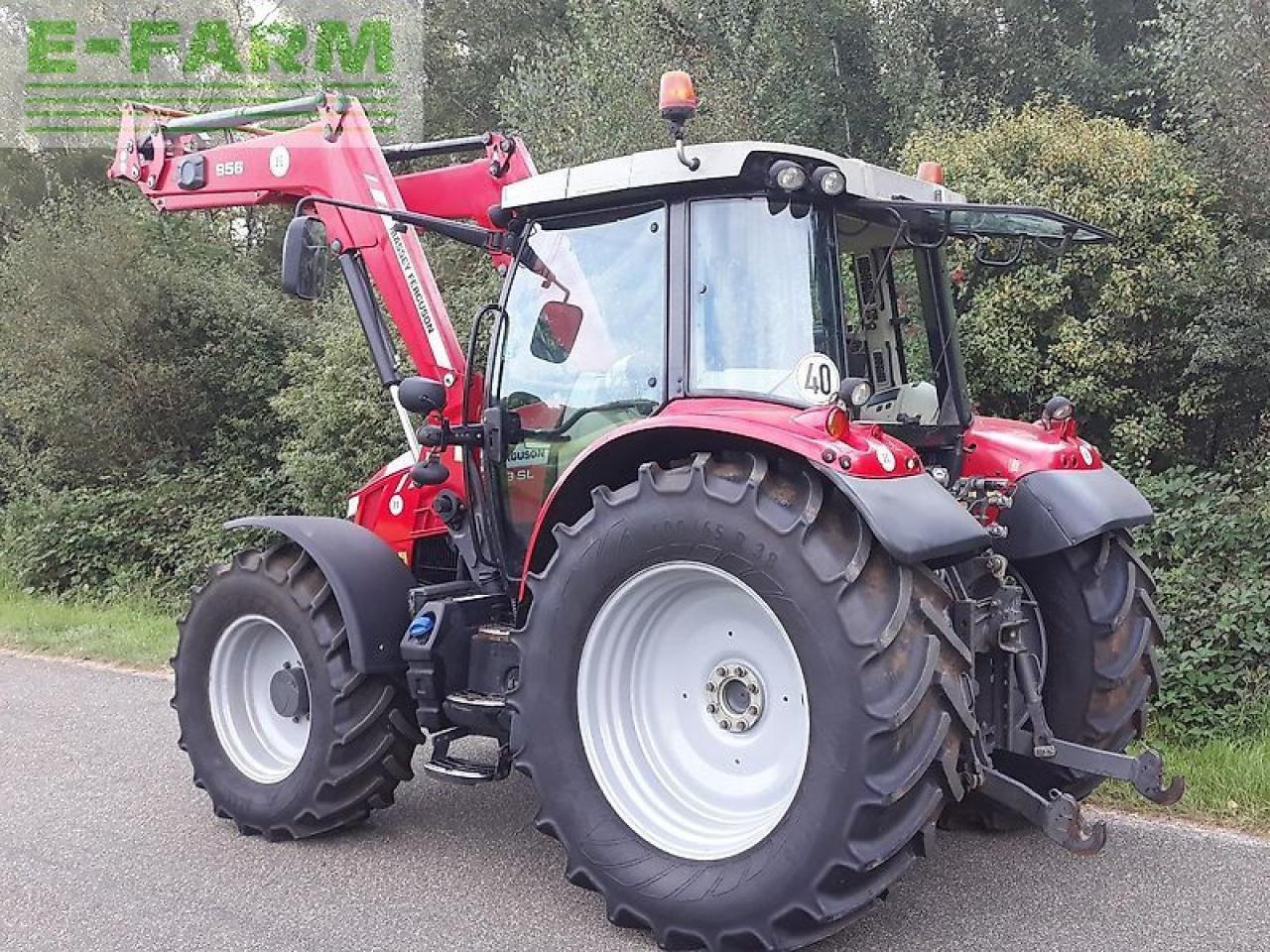 Massey Ferguson 5713 sl - Трактор: снимка 3 Massey Ferguson 5713 sl - Трактор: снимка 3