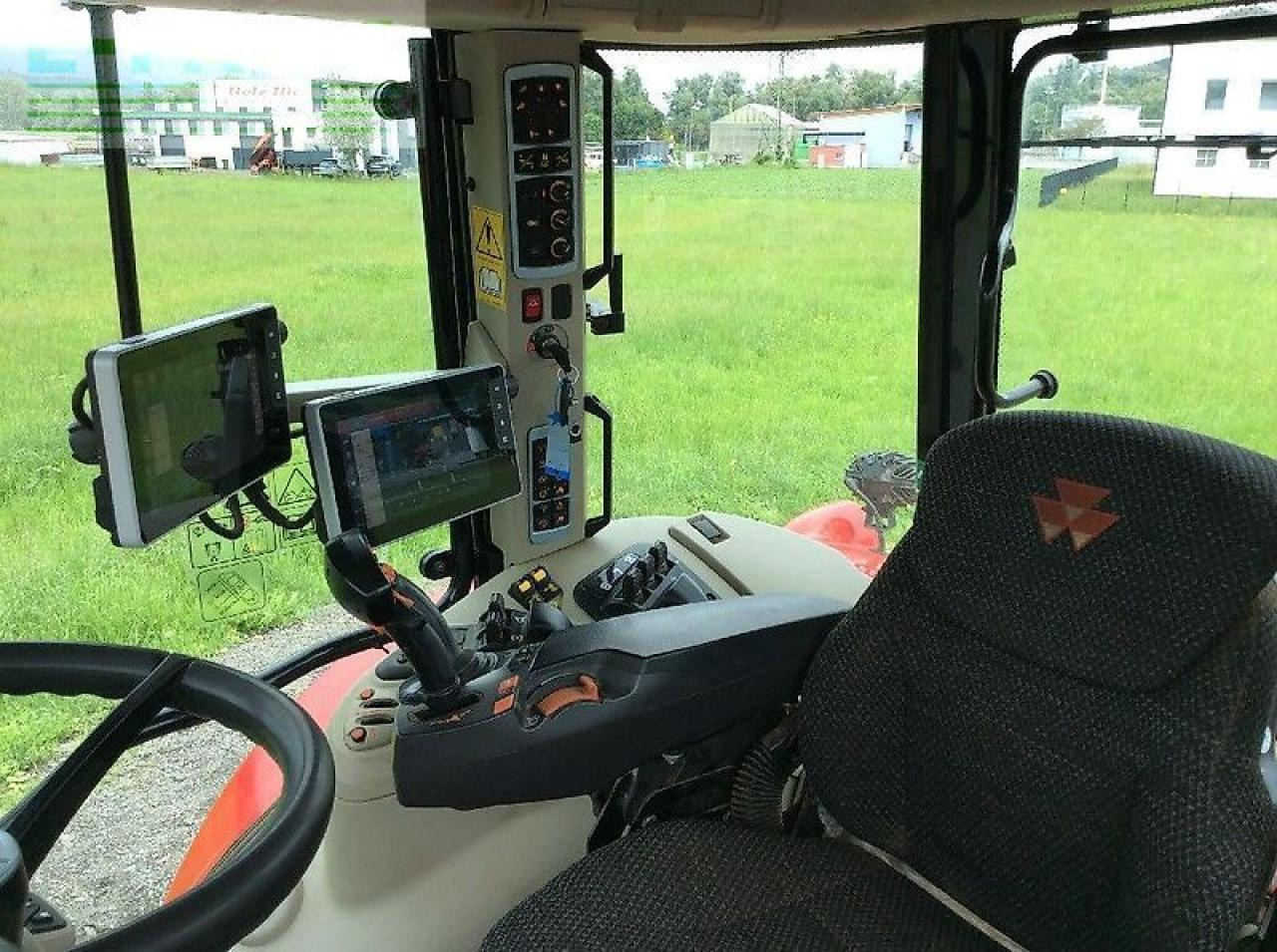 Трактор Massey Ferguson 6713s: снимка 11