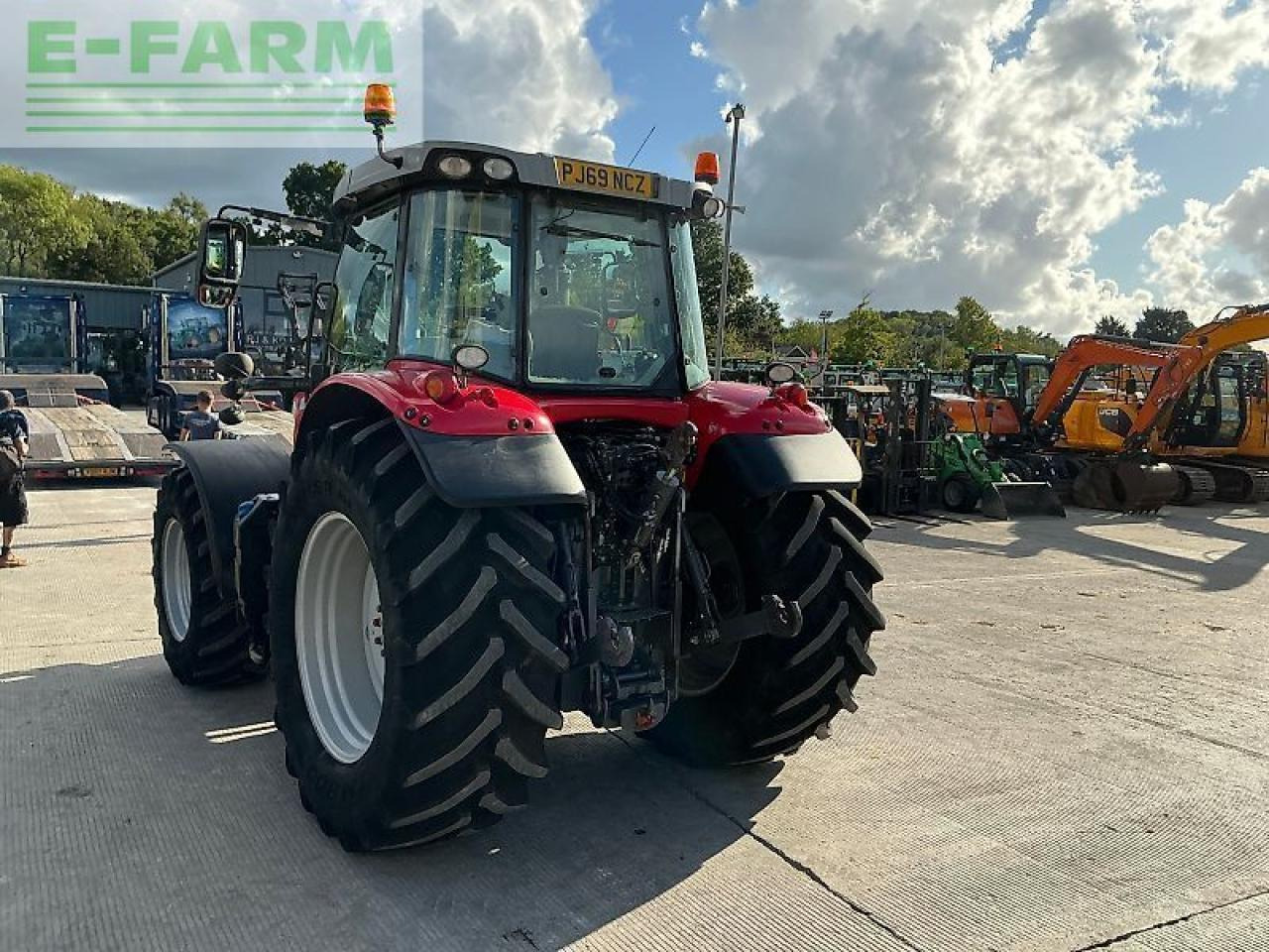 Massey Ferguson 6713s dyna6 tractor (st24311) - Трактор: снимка 5 Massey Ferguson 6713s dyna6 tractor (st24311) - Трактор: снимка 5