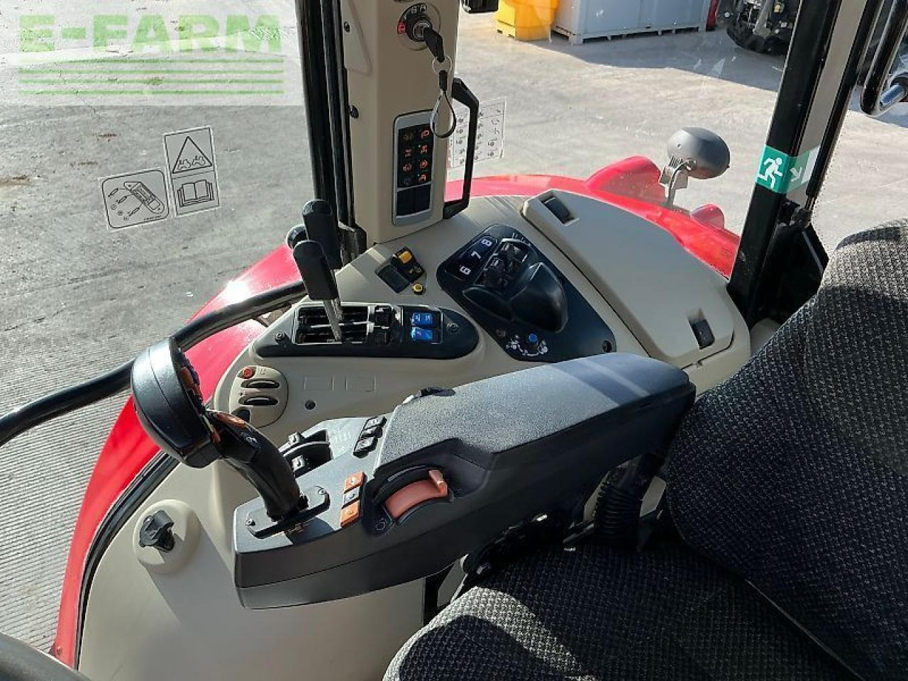 Трактор Massey Ferguson 6713s dyna6 tractor (st24311): снимка 21