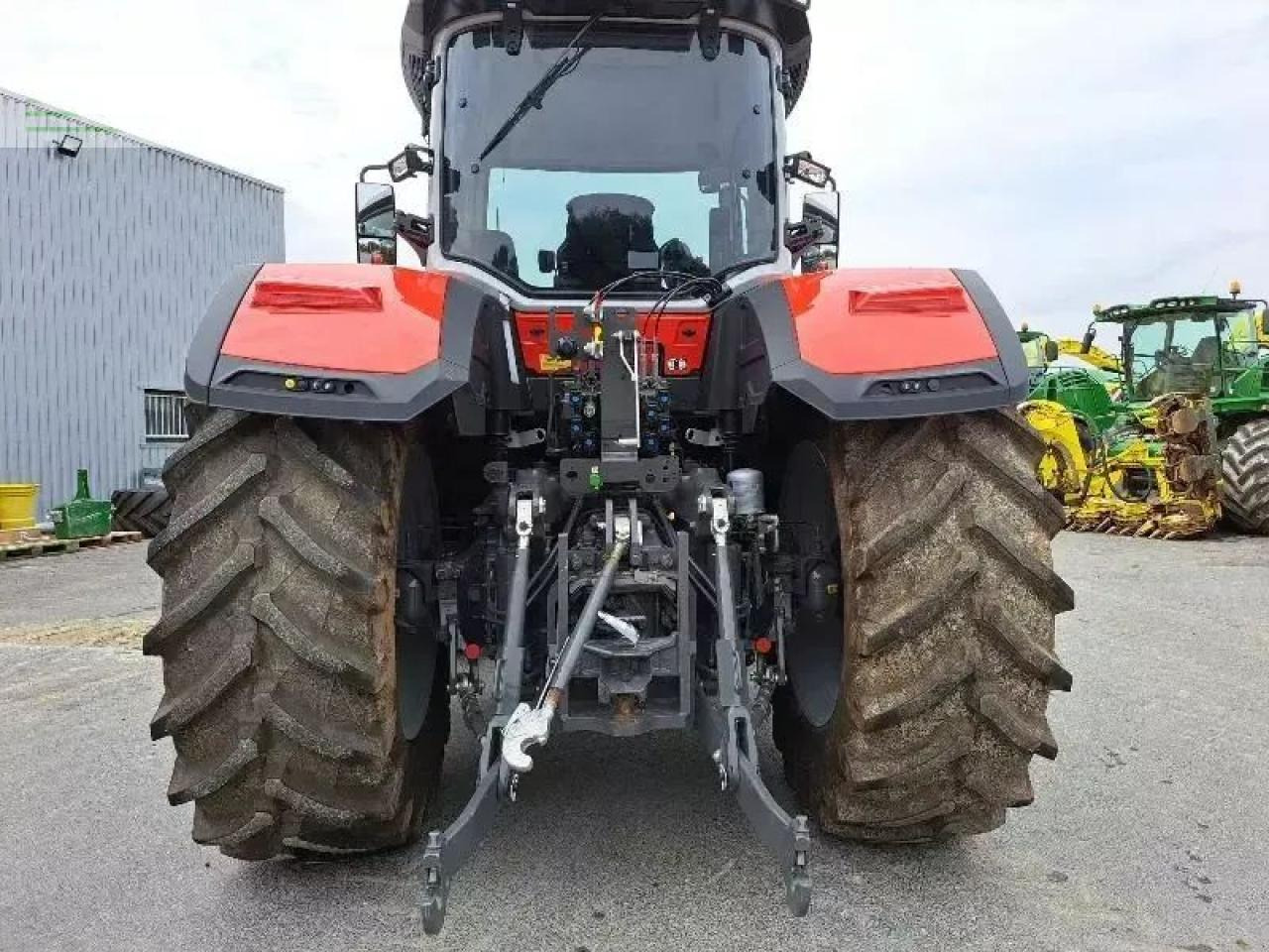 Massey Ferguson 8s.205 - Трактор: снимка 5 Massey Ferguson 8s.205 - Трактор: снимка 5