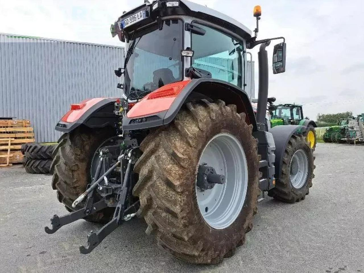Massey Ferguson 8s.205 - Трактор: снимка 4 Massey Ferguson 8s.205 - Трактор: снимка 4