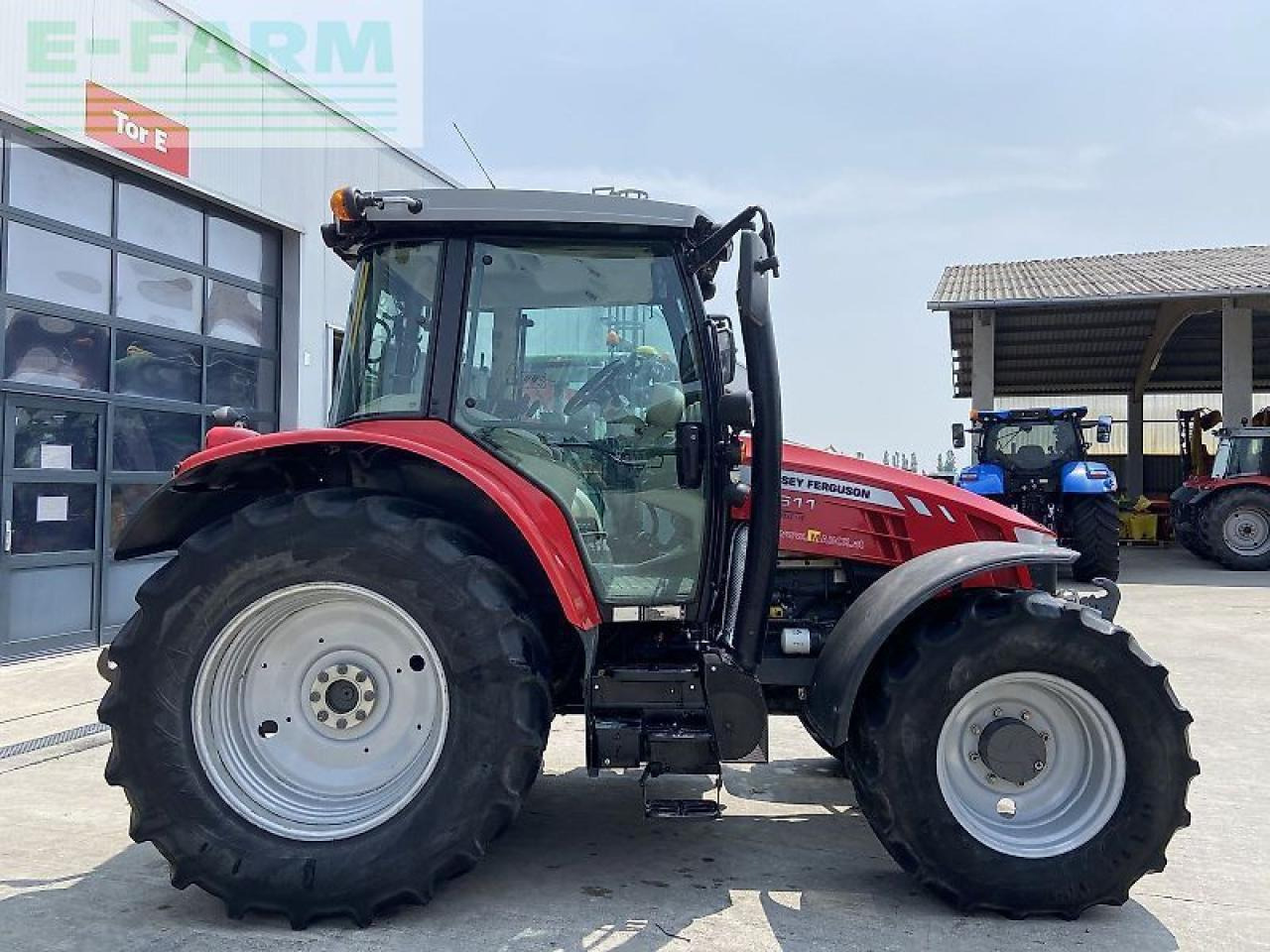 Massey Ferguson mf 5610 dyna-4 essential Essential - Трактор: снимка 3 Massey Ferguson mf 5610 dyna-4 essential Essential - Трактор: снимка 3