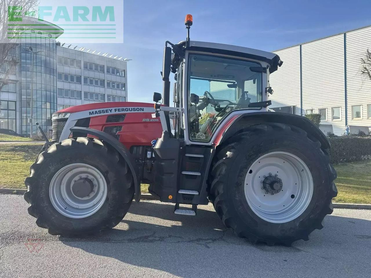 Massey Ferguson mf 8s.205 - Трактор: снимка 4 Massey Ferguson mf 8s.205 - Трактор: снимка 4