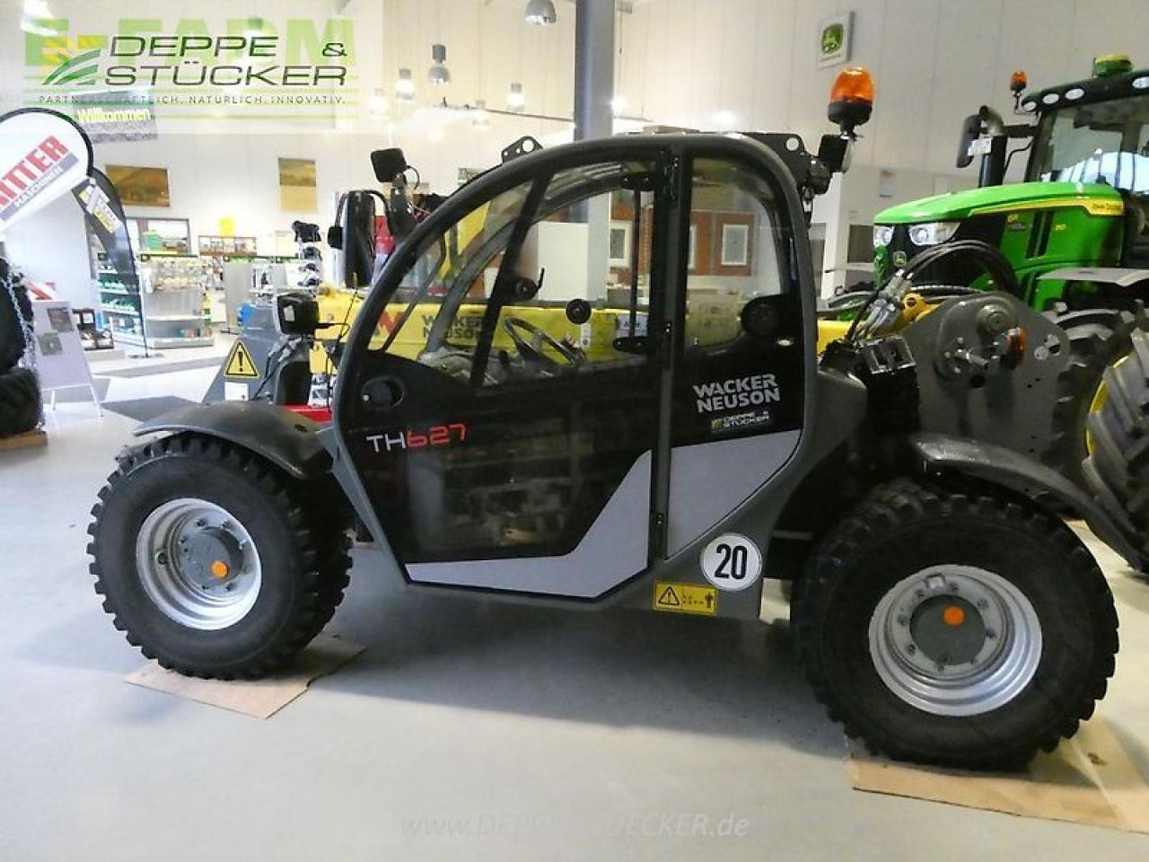 Телескопичен товарач Neuson th 627: снимка 15