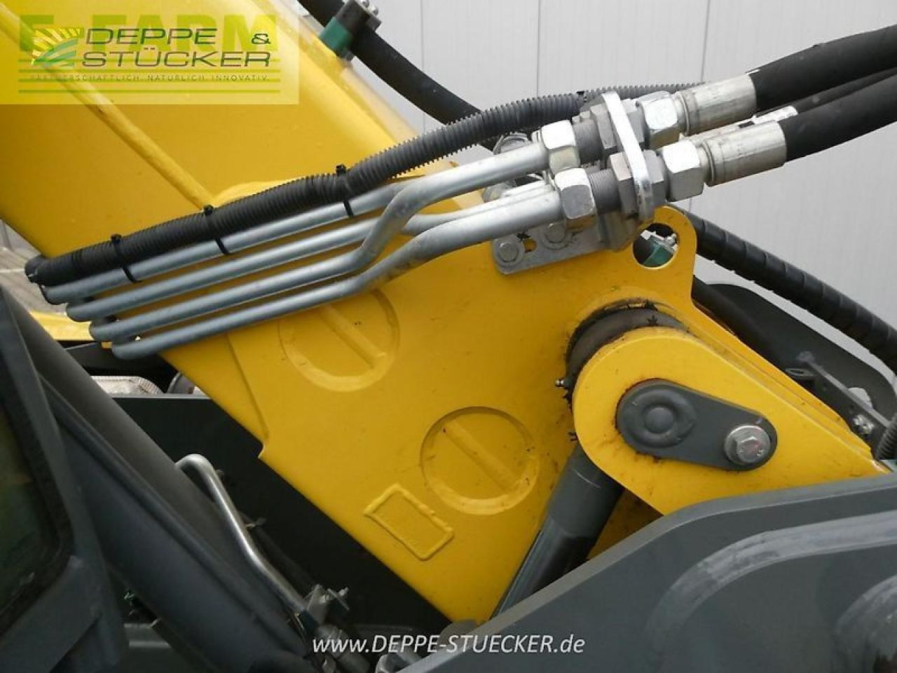 Телескопичен товарач Neuson th 627: снимка 13