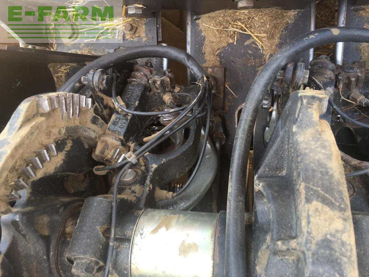 Сламопреса за квадратни бали New Holland D1210: снимка 11