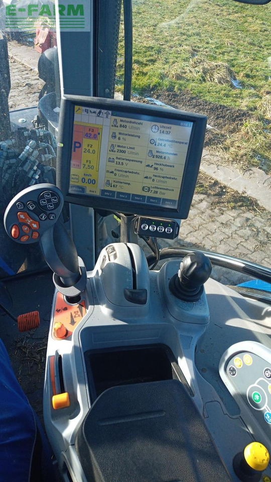 Трактор New Holland T5.140 AC AC: снимка 6