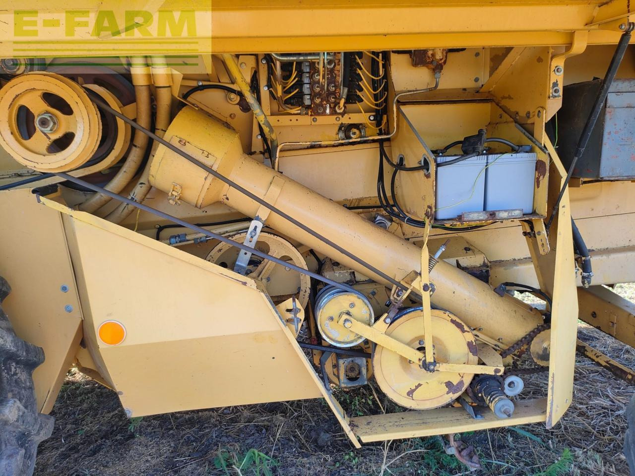 New Holland TX 66 - Зърнокомбайн: снимка 2 New Holland TX 66 - Зърнокомбайн: снимка 2