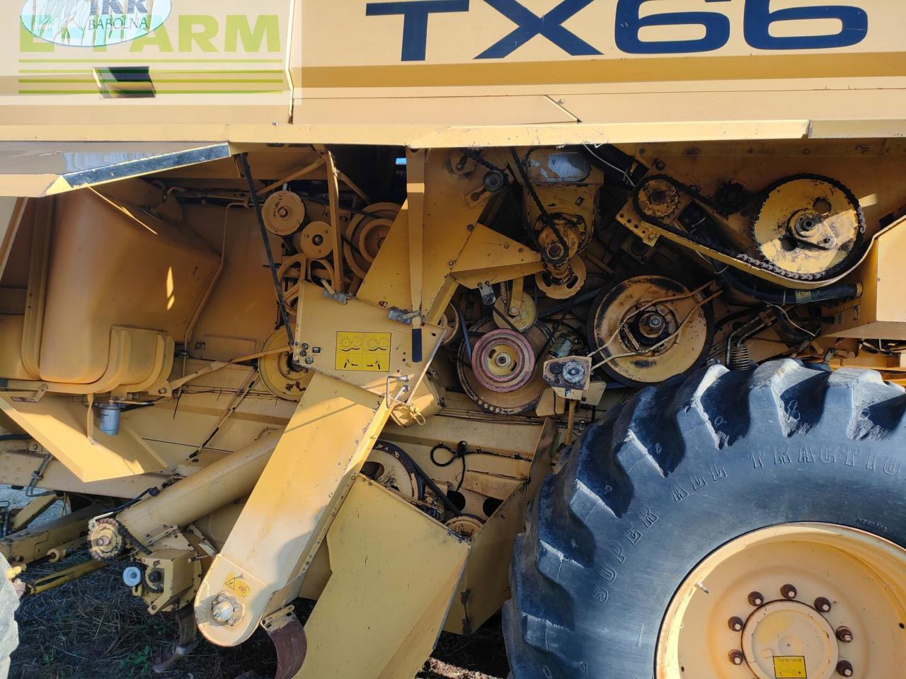 New Holland TX 66 - Зърнокомбайн: снимка 3 New Holland TX 66 - Зърнокомбайн: снимка 3