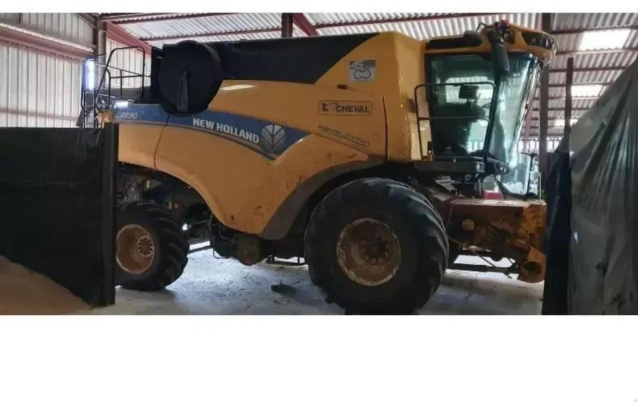 New Holland cr 8.90 - Зърнокомбайн: снимка 2 New Holland cr 8.90 - Зърнокомбайн: снимка 2